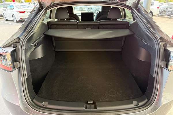 2024 Tesla Model Y Rear-Wheel Drive