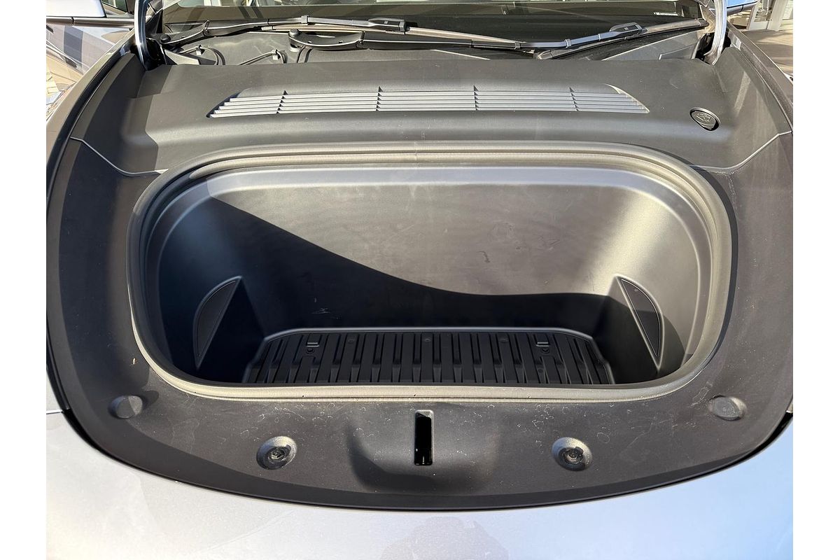 2024 Tesla Model Y Rear-Wheel Drive