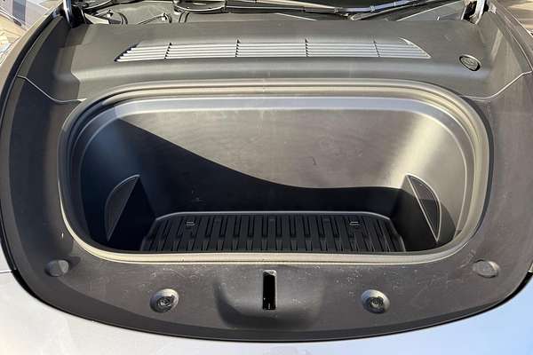 2024 Tesla Model Y Rear-Wheel Drive