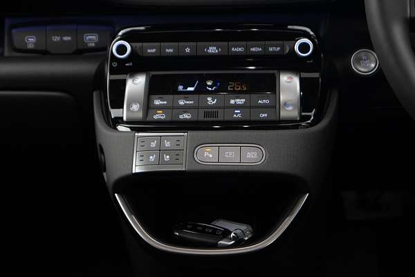 2025 Hyundai INSTER Cross AX.V1
