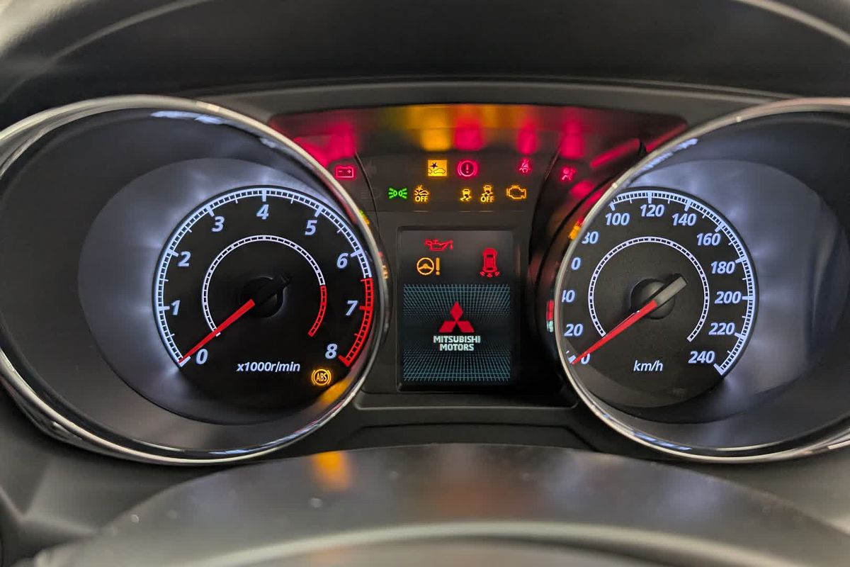 2025 Mitsubishi ASX ES XD