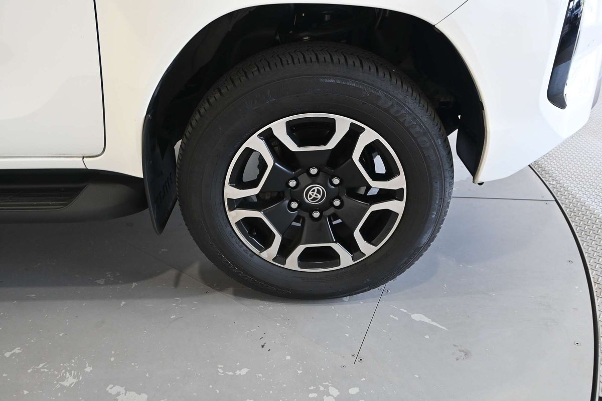 2024 Toyota Hilux SR5 48V GUN126R 4X4