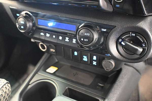 2024 Toyota Hilux SR5 48V GUN126R 4X4