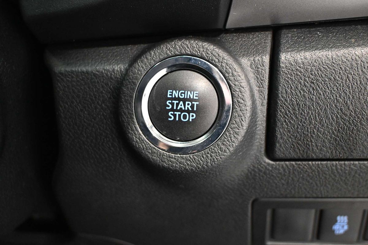 2024 Toyota Hilux SR5 48V GUN126R 4X4