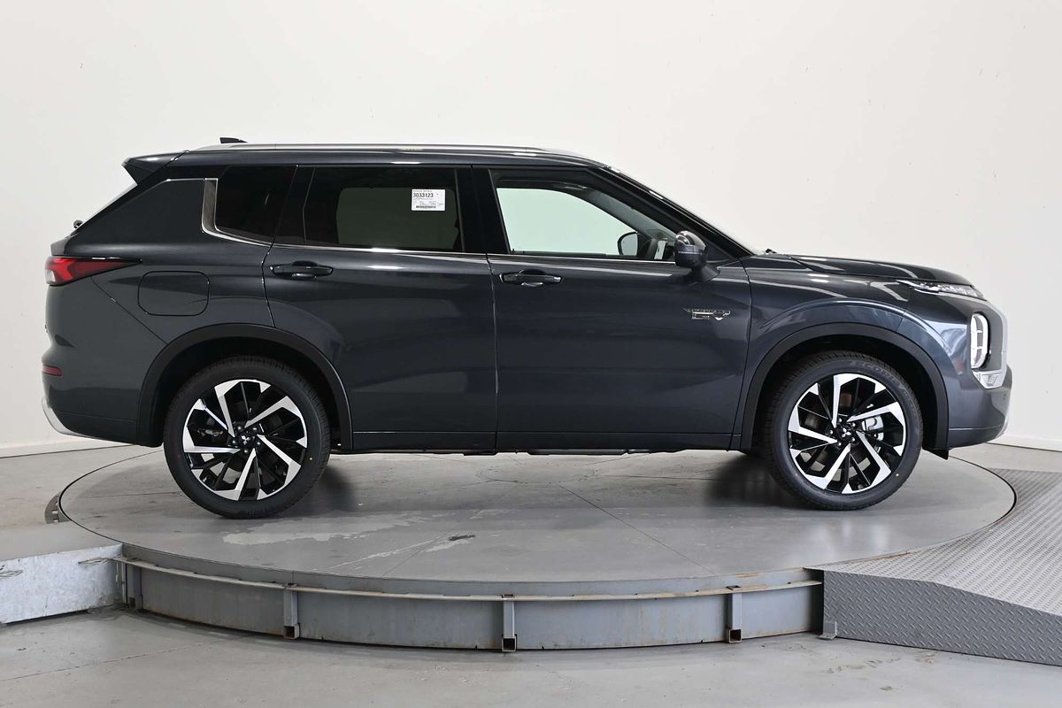 2025 Mitsubishi Outlander PHEV Exceed ZM