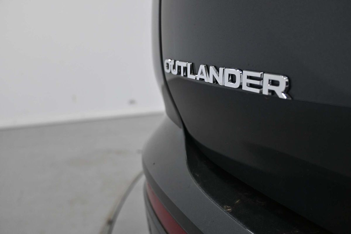 2025 Mitsubishi Outlander PHEV Exceed ZM