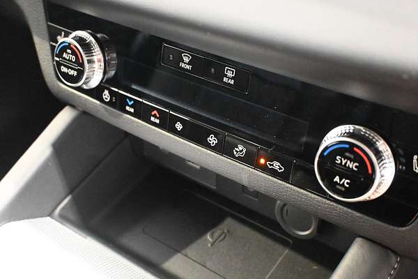 2025 Mitsubishi Outlander PHEV Exceed ZM