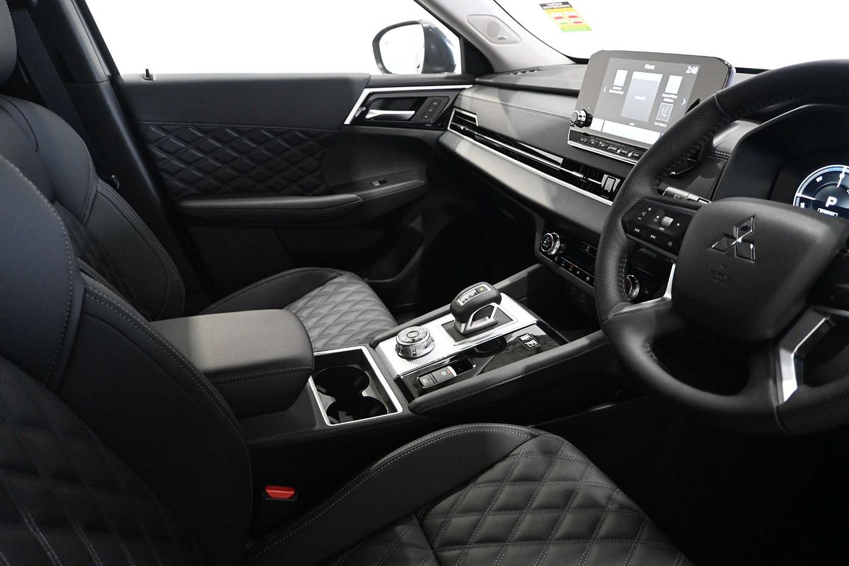 2025 Mitsubishi Outlander PHEV Exceed ZM