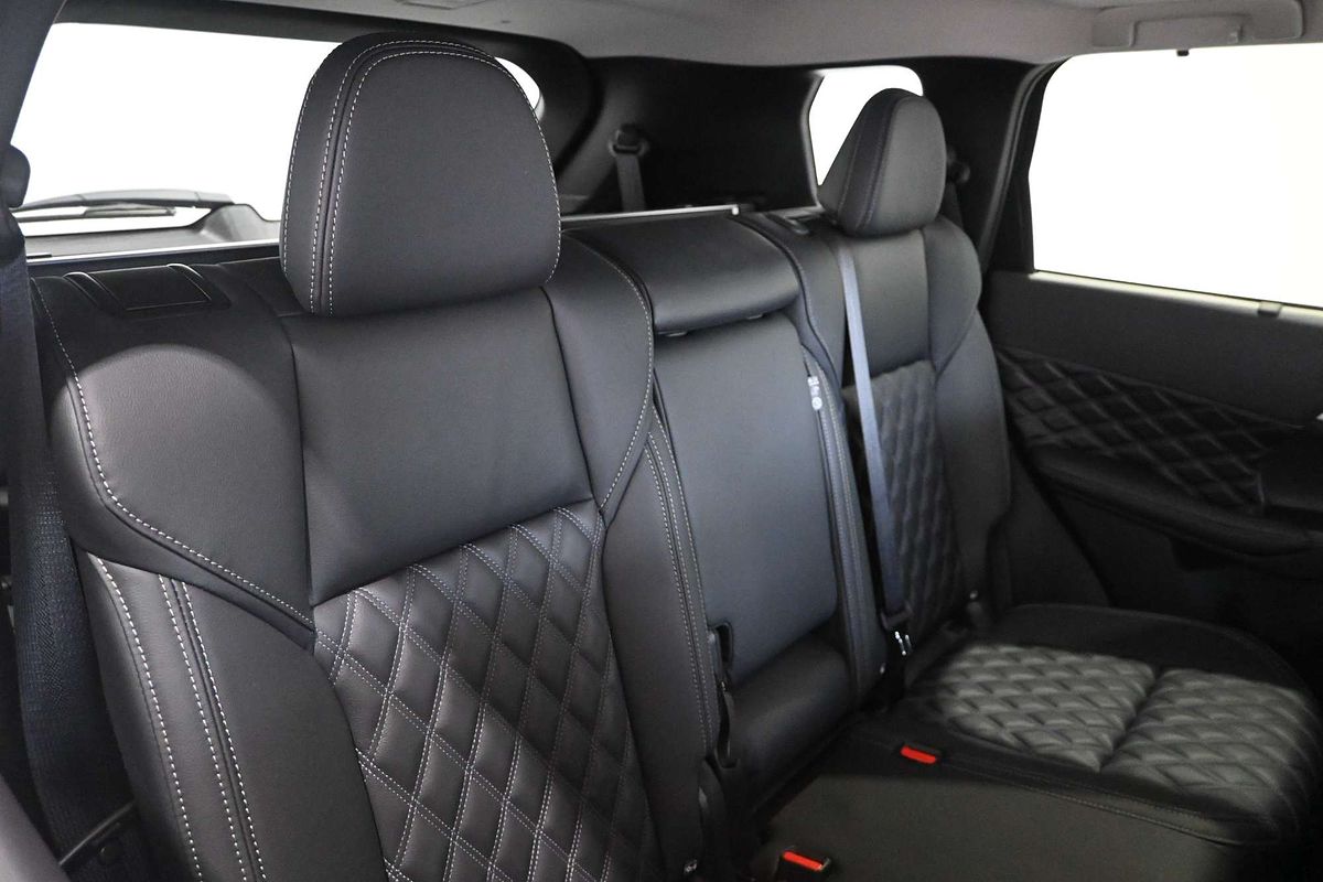 2025 Mitsubishi Outlander PHEV Exceed ZM