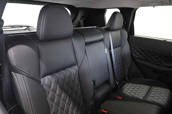 2025 Mitsubishi Outlander PHEV Exceed ZM