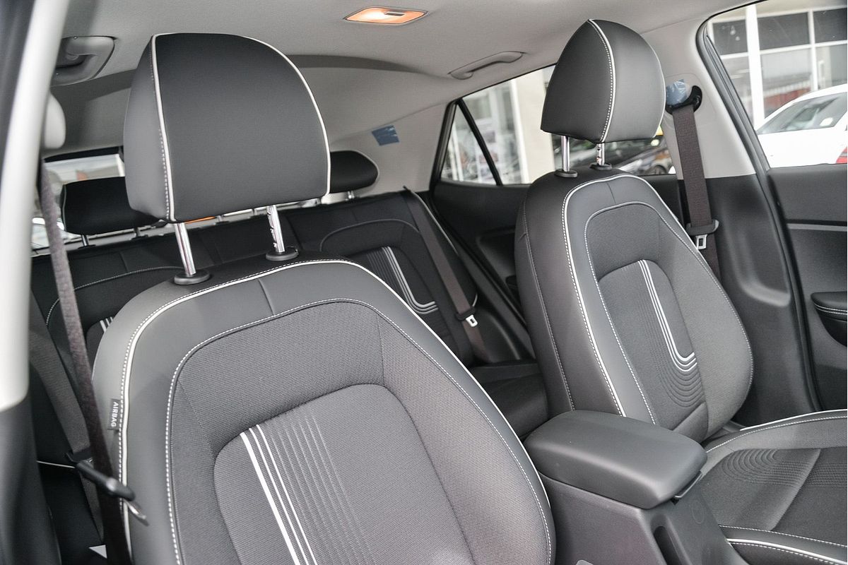 2025 Hyundai Venue Active QX.V5