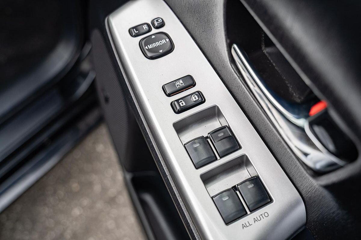 2016 Toyota Prius V i-Tech ZVW40R