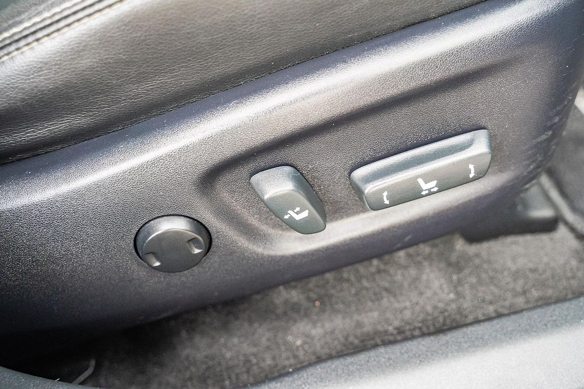 2016 Toyota Prius V i-Tech ZVW40R