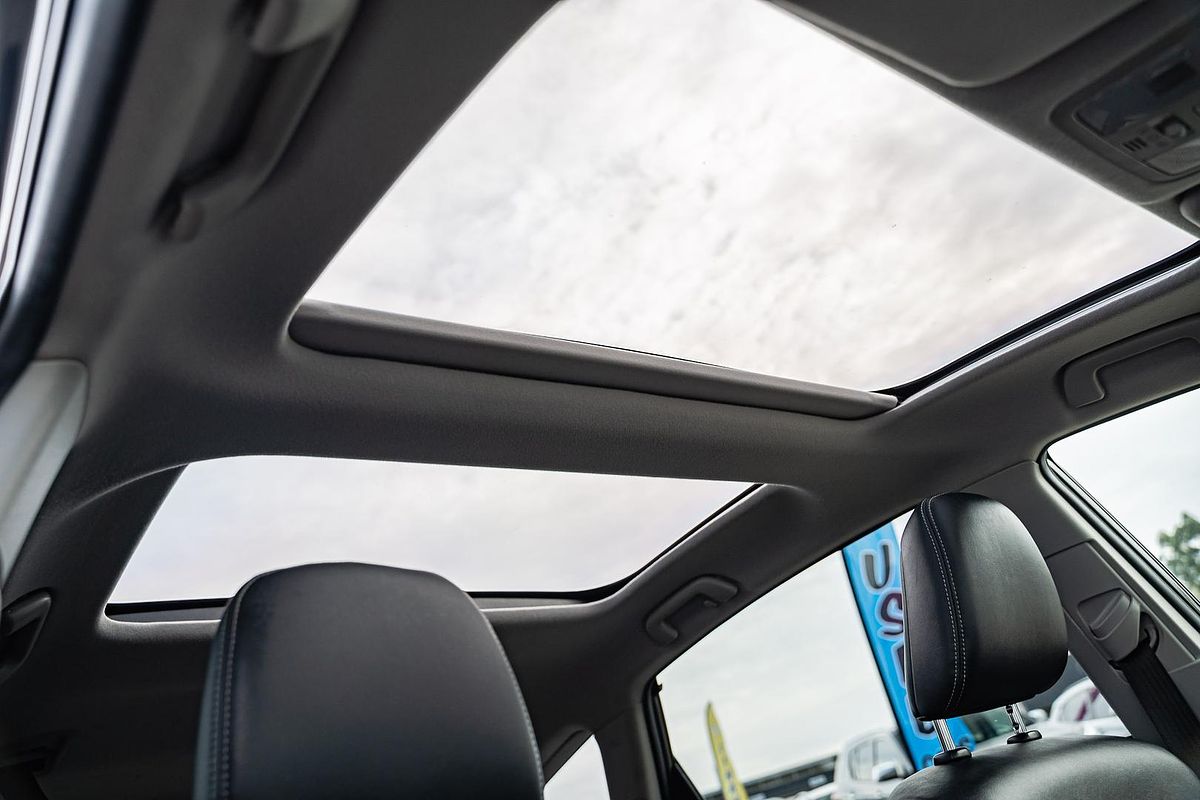 2016 Toyota Prius V i-Tech ZVW40R