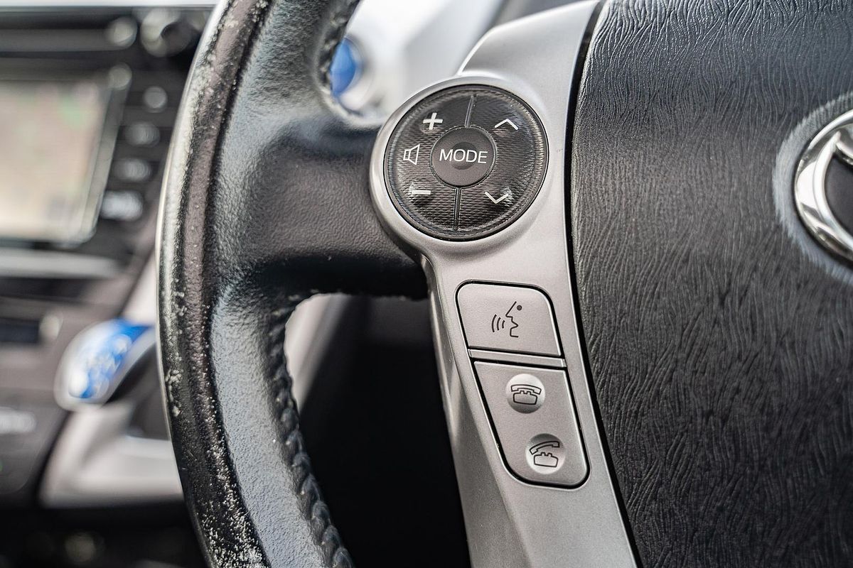 2016 Toyota Prius V i-Tech ZVW40R