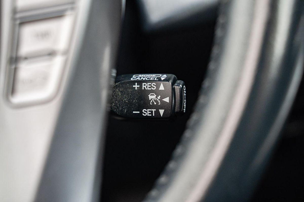 2016 Toyota Prius V i-Tech ZVW40R