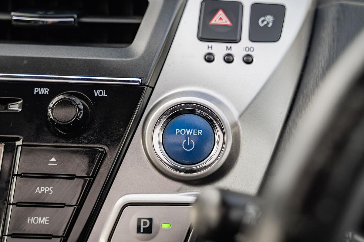 2016 Toyota Prius V i-Tech ZVW40R