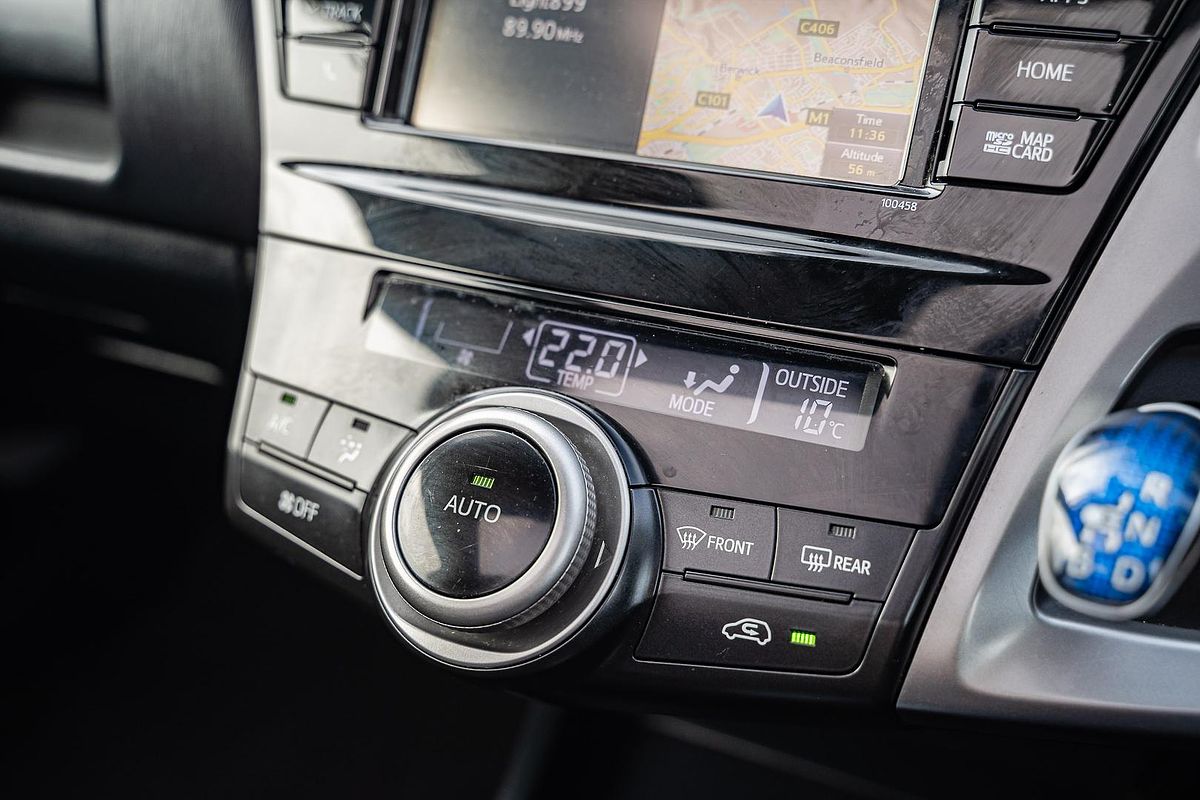 2016 Toyota Prius V i-Tech ZVW40R
