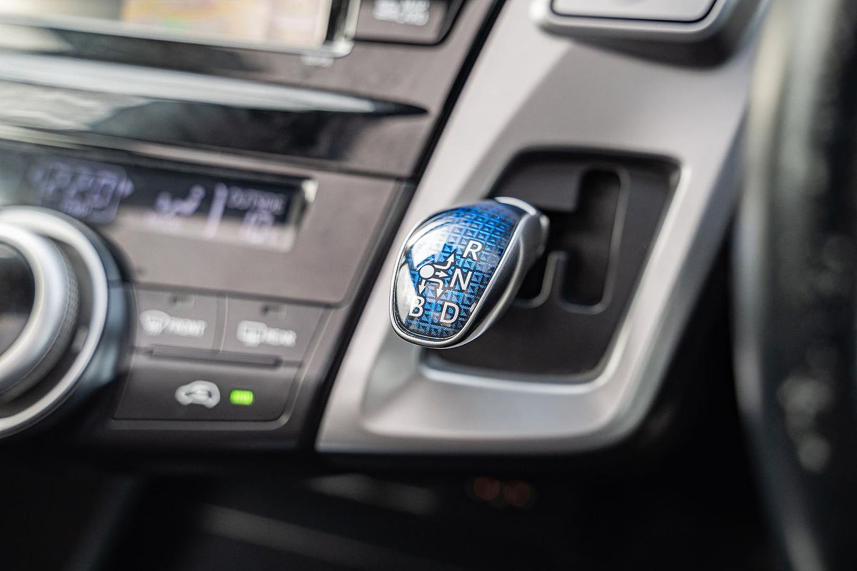 2016 Toyota Prius V i-Tech ZVW40R