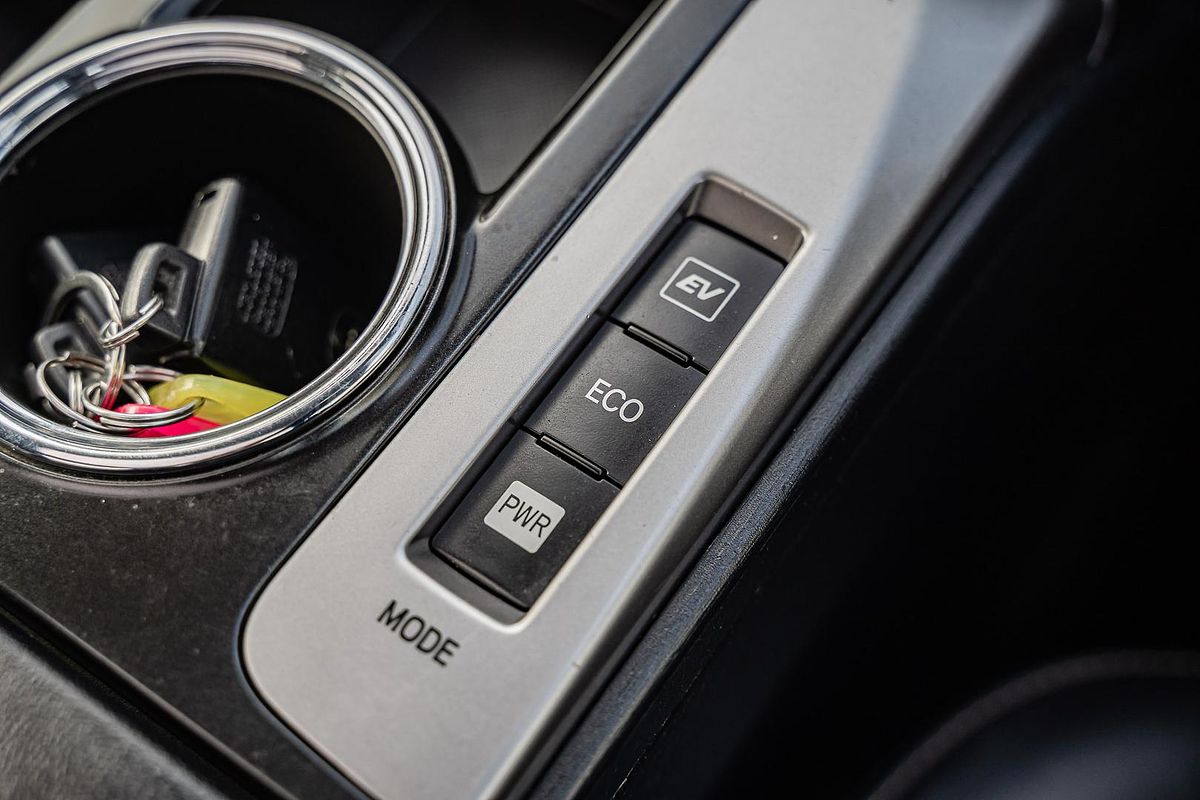 2016 Toyota Prius V i-Tech ZVW40R