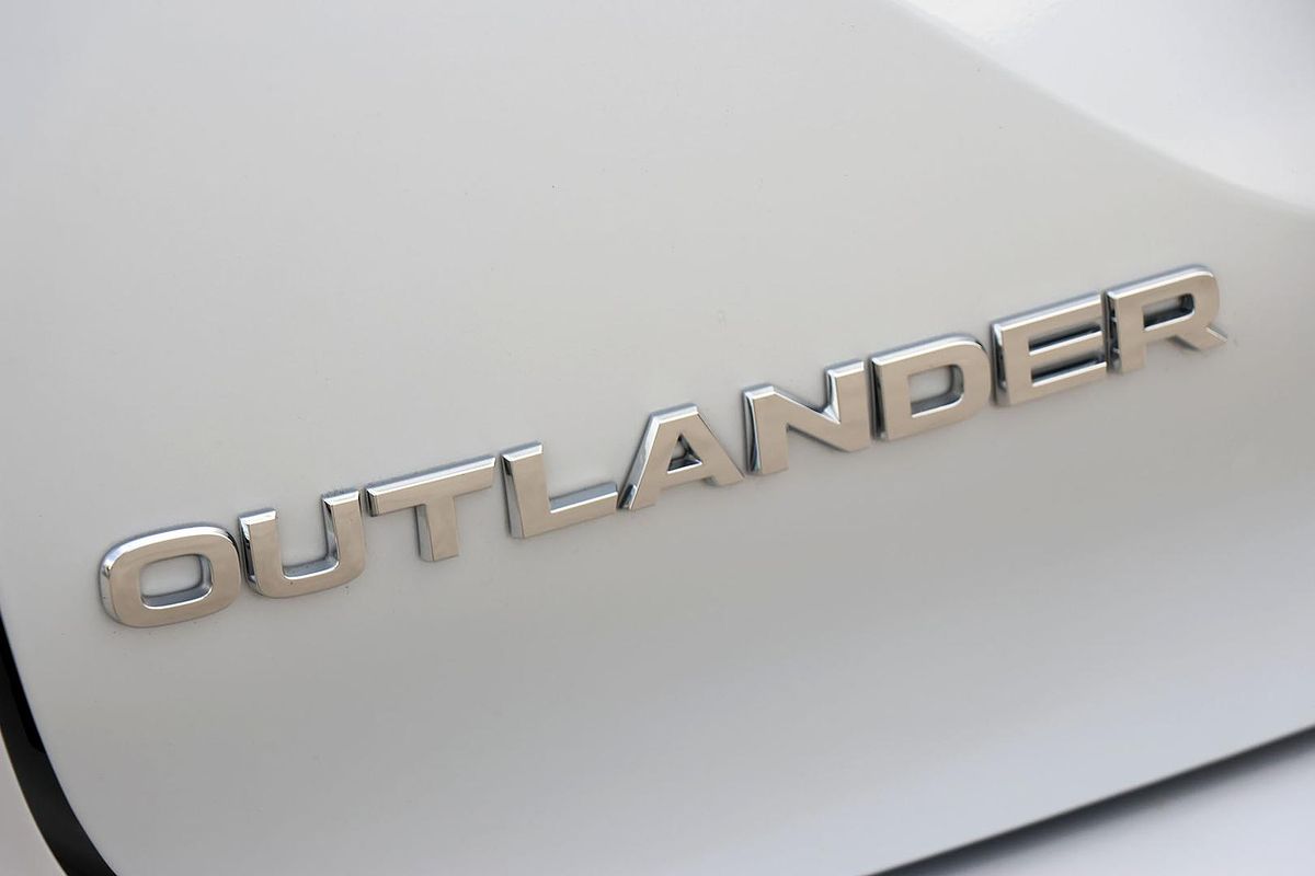 2022 Mitsubishi Outlander PHEV Exceed Tourer ZM