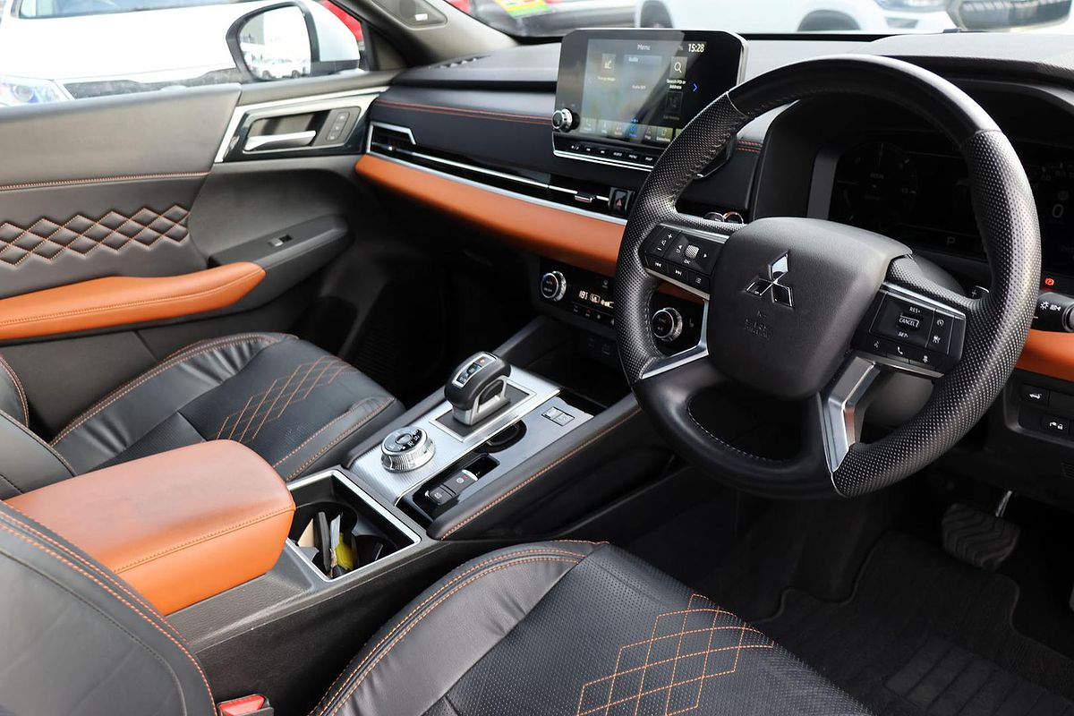 2022 Mitsubishi Outlander PHEV Exceed Tourer ZM
