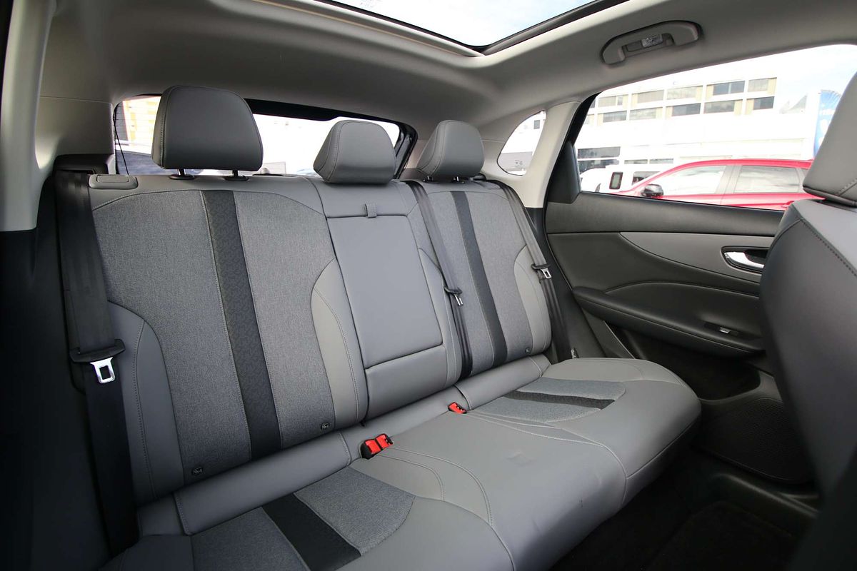 2025 MG MGS5 EV Essence 62 ZS3EM