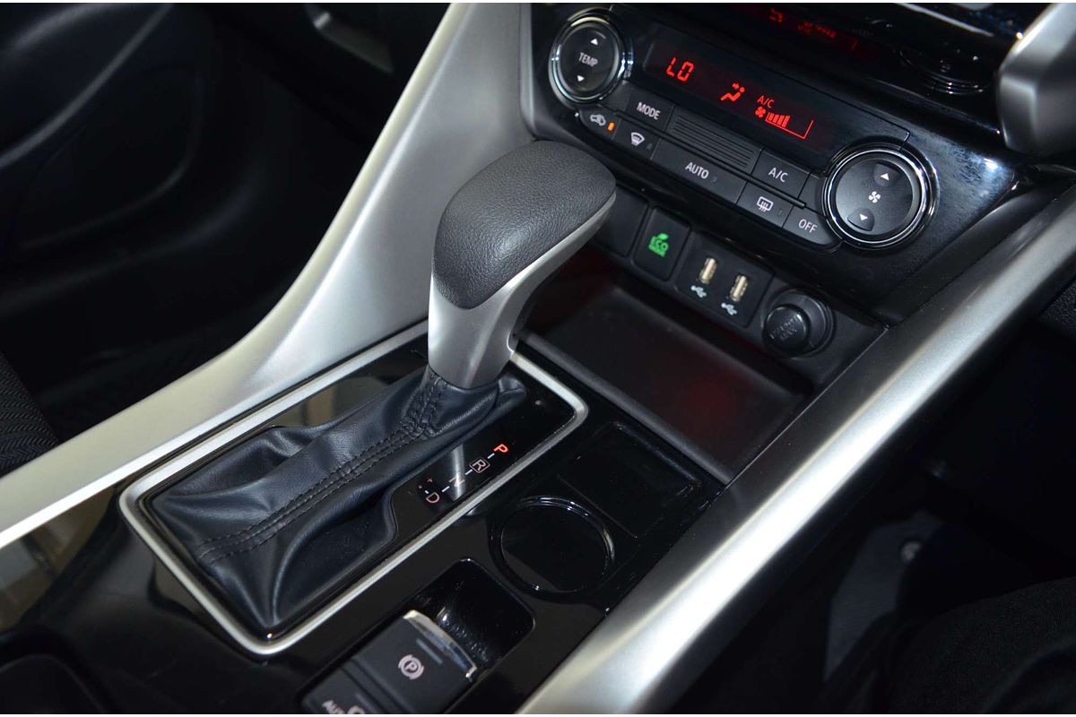 2021 Mitsubishi Eclipse Cross LS YB