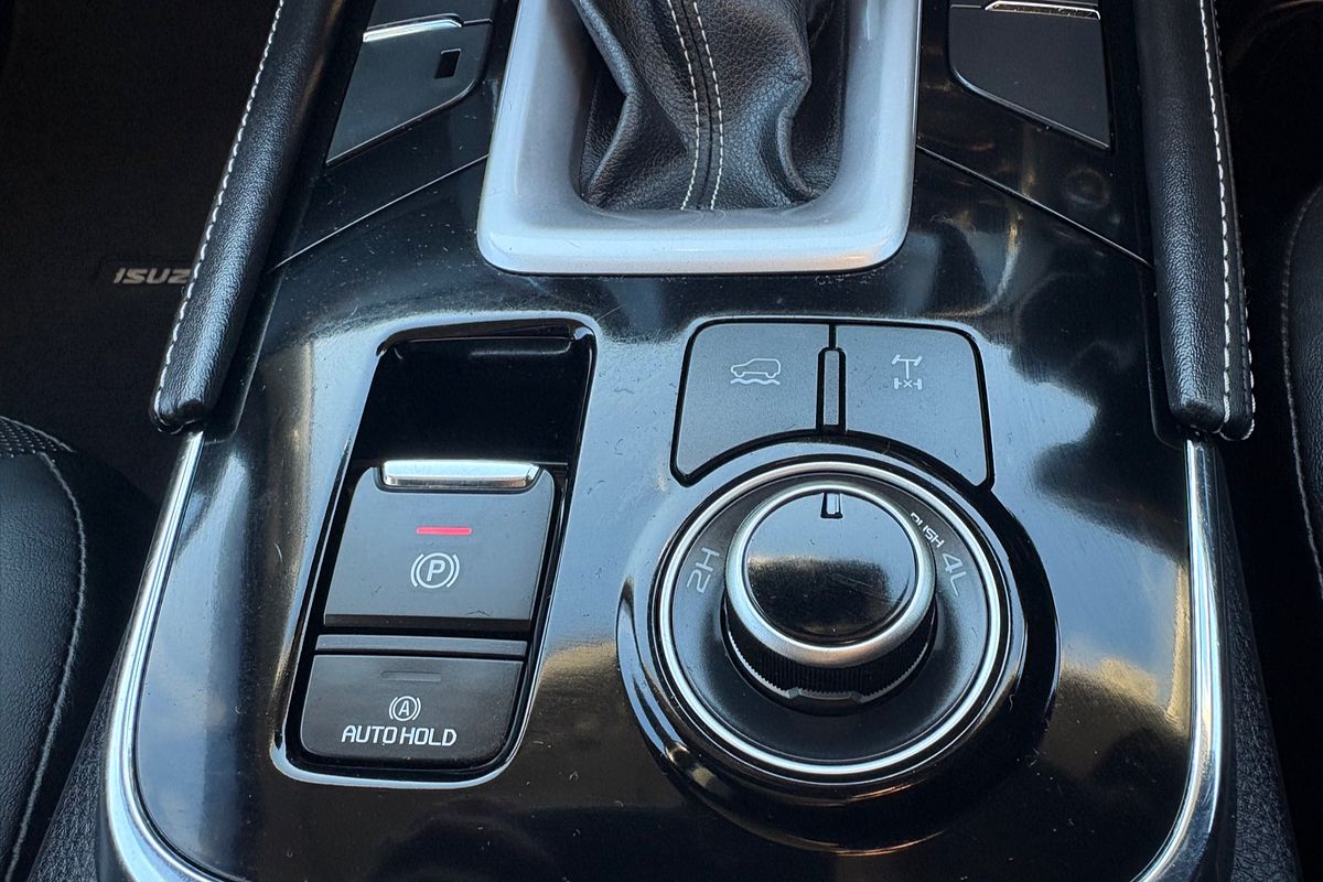 2022 Isuzu MU-X LS-T
