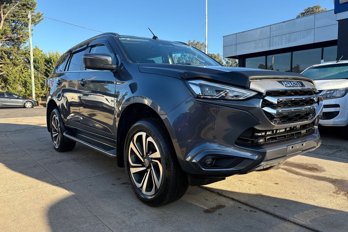2022 Isuzu MU-X LS-T