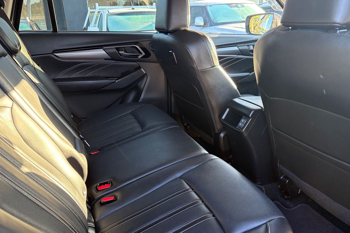 2022 Isuzu MU-X LS-T