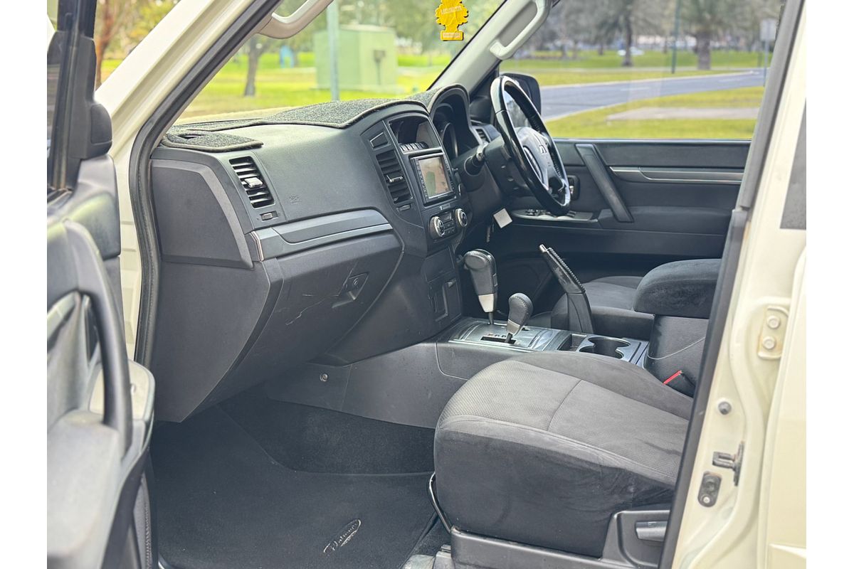 2011 Mitsubishi Pajero Platinum NT