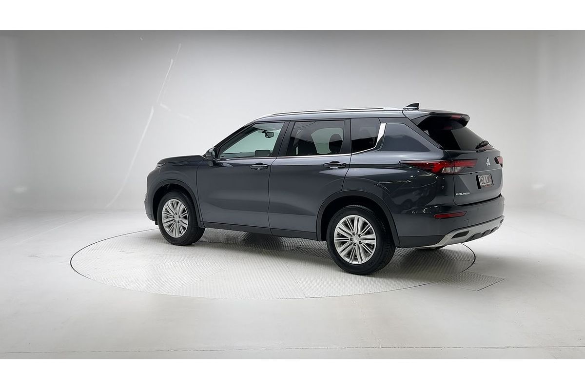 2024 Mitsubishi Outlander LS ZM