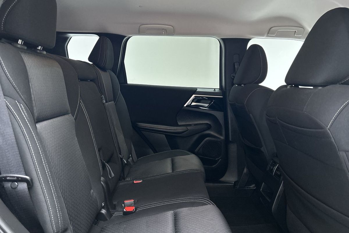 2024 Mitsubishi Outlander LS ZM