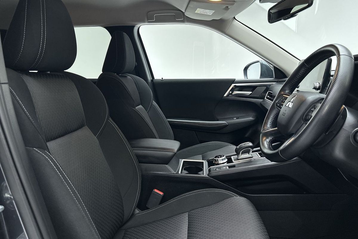 2024 Mitsubishi Outlander LS ZM