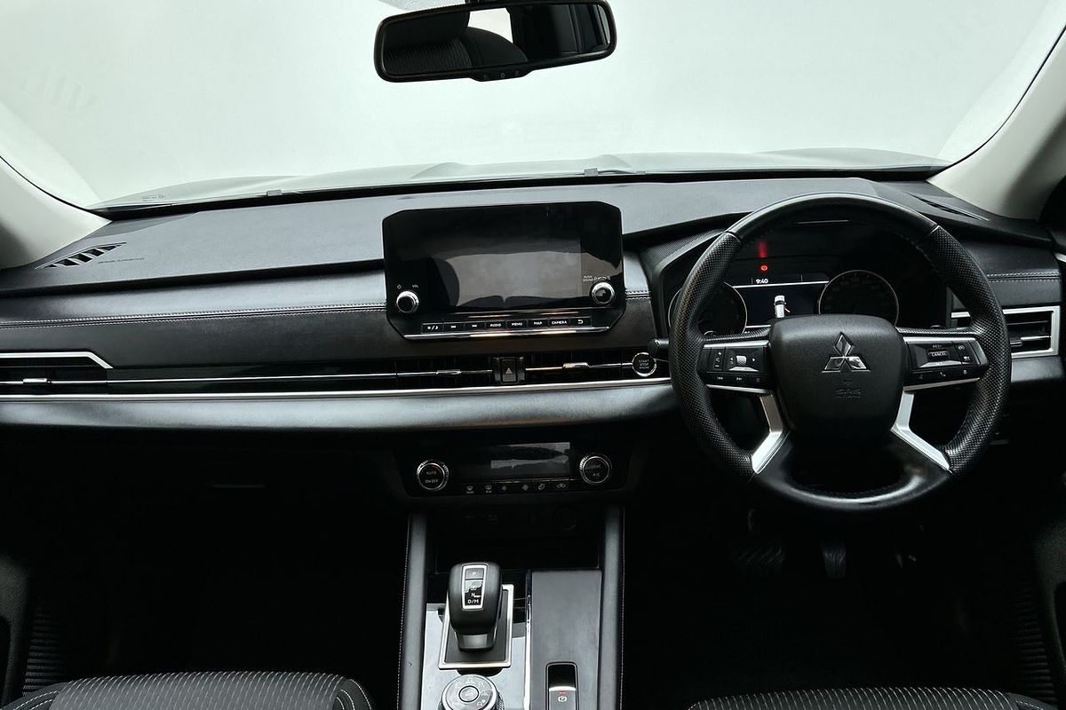 2024 Mitsubishi Outlander LS ZM