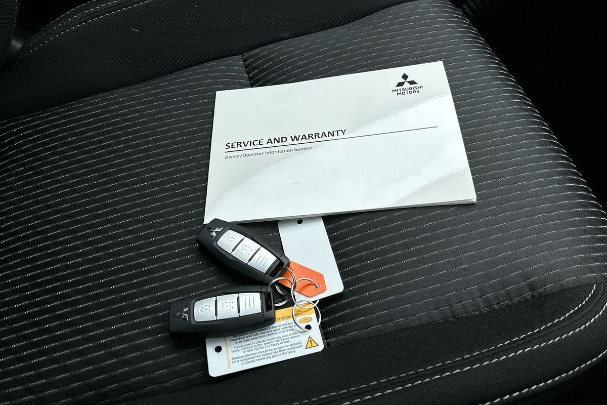 2024 Mitsubishi Outlander LS ZM