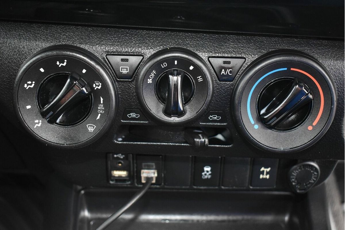 2017 Toyota Hilux SR GUN126R 4X4