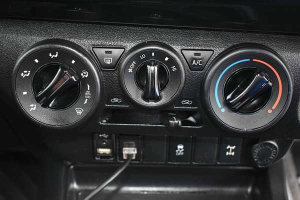 2017 Toyota Hilux SR GUN126R 4X4