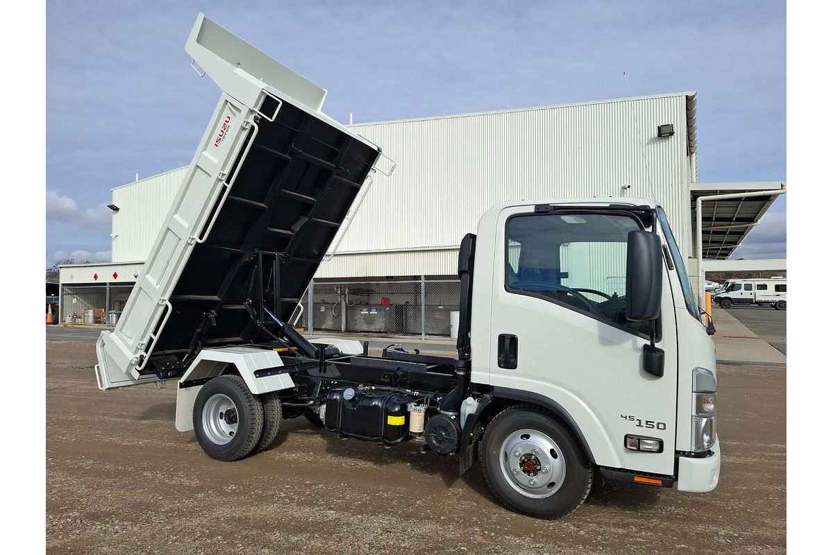 2025 Isuzu N Series AWD