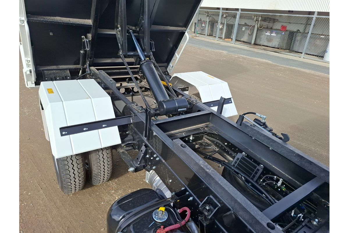 2025 Isuzu N Series AWD