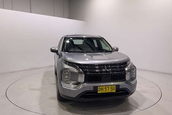 2023 Mitsubishi Outlander ES ZM