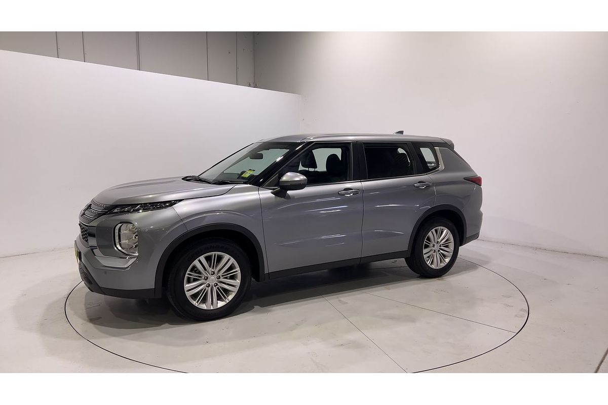 2023 Mitsubishi Outlander ES ZM