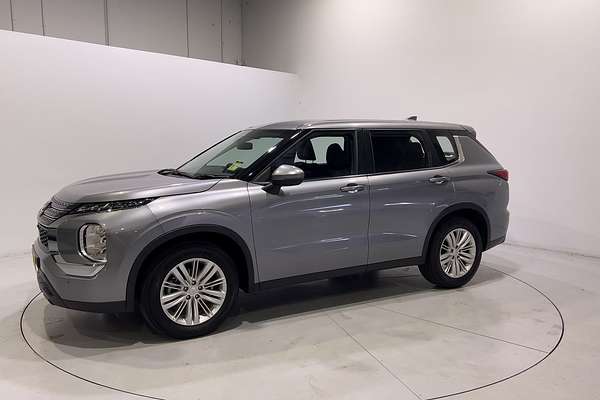 2023 Mitsubishi Outlander ES ZM