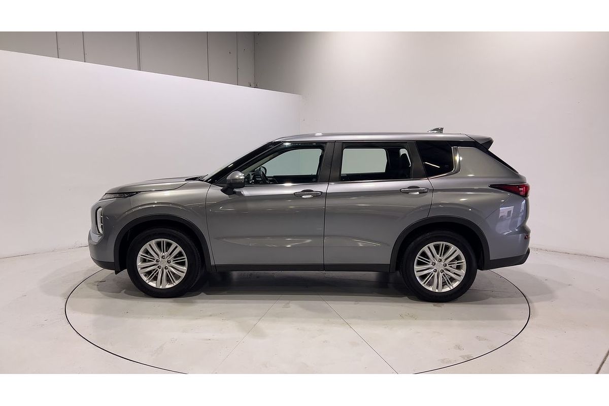 2023 Mitsubishi Outlander ES ZM