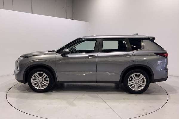 2023 Mitsubishi Outlander ES ZM