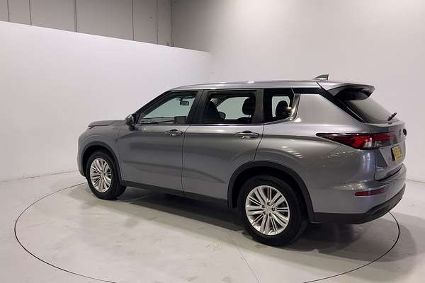 2023 Mitsubishi Outlander ES ZM