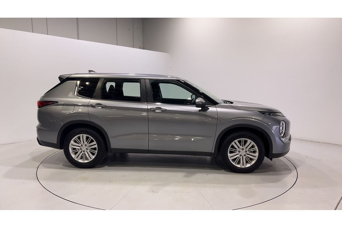 2023 Mitsubishi Outlander ES ZM