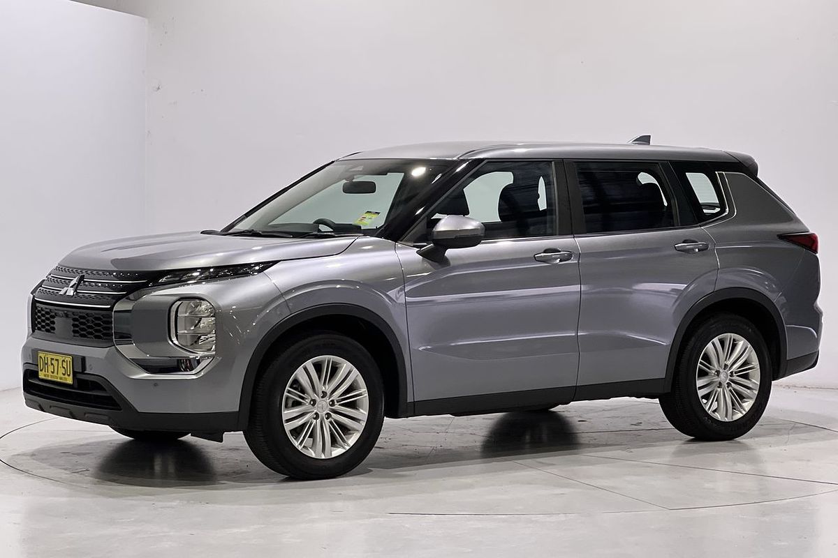 2023 Mitsubishi Outlander ES ZM