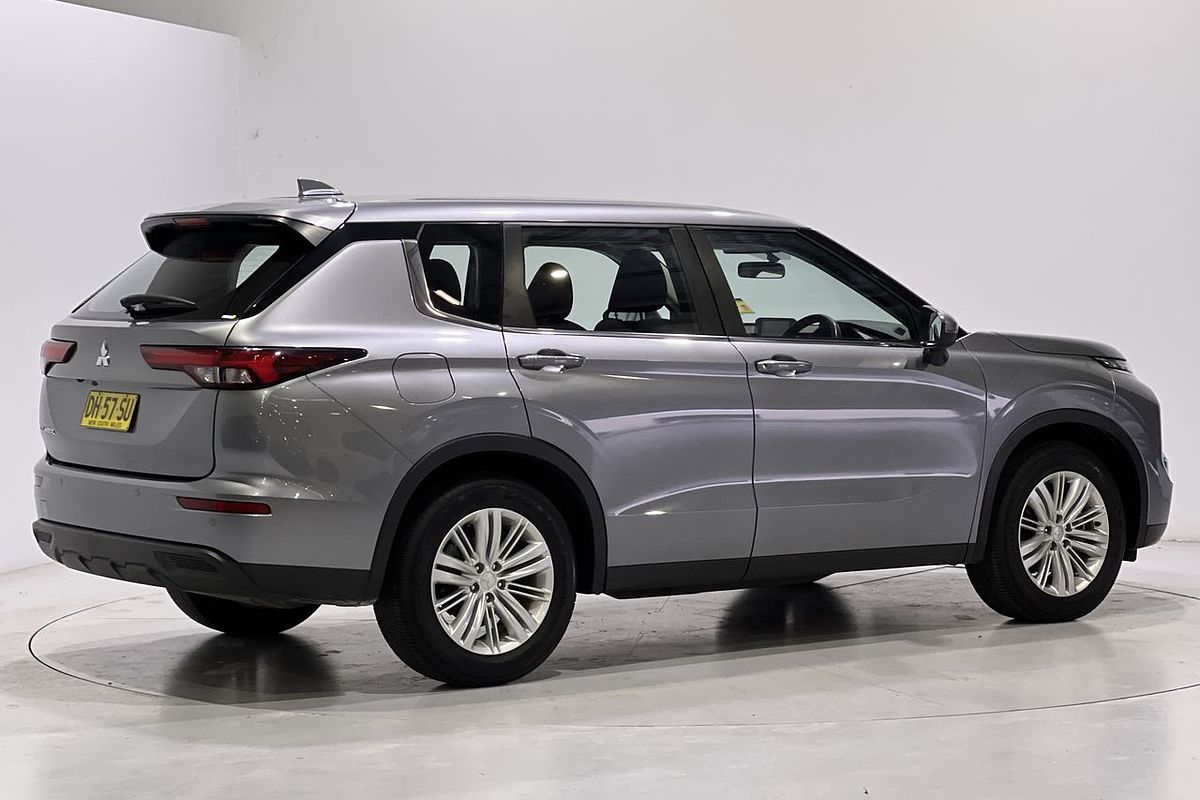 2023 Mitsubishi Outlander ES ZM